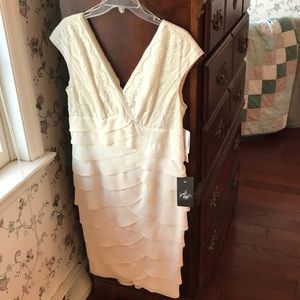 Adrianna Papell Dress 12 cream never worn